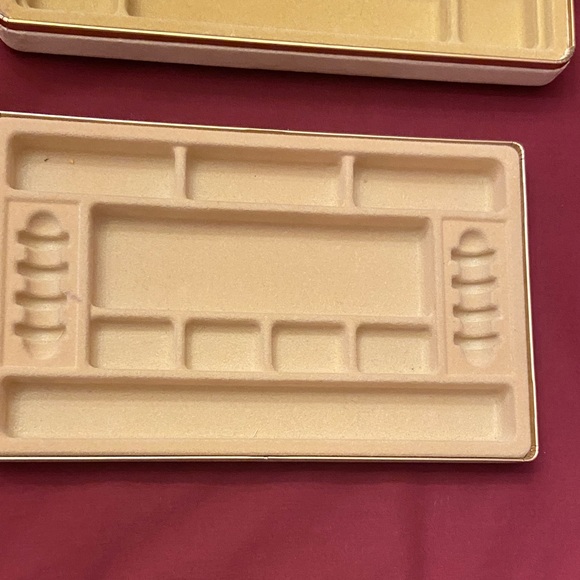 Elegant Cream Jewelry Box - Picture 3 of 9